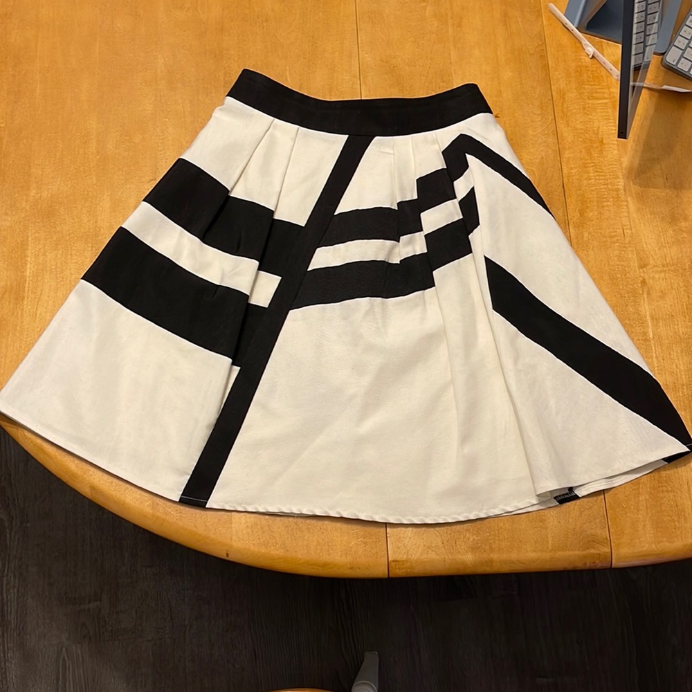 Black and white Reiss skirt size 4